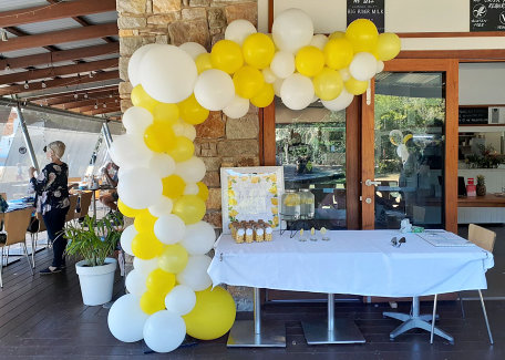 P18. Organic Half Arch - welcome to our Baby Shower